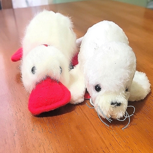 Stuffed platypus and seal - Picture 1 of 1